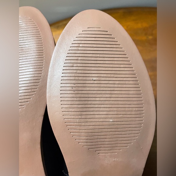 Rosy Black around-Toe Ankle Boots - Picture 6 of 8